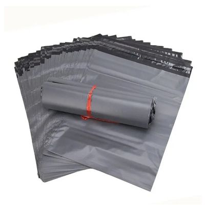 Μαύρη εκτύπωση Poly Mailer Σωρευτικές σακούλες 0.05mm πάχος Για την αποστολή στο διαδίκτυο